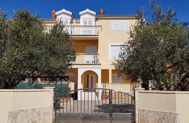 Apartments with parking space Vrsi - Mulo, Zadar - 5796