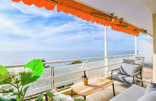 Appart belle vue mer et plage proche de Monaco