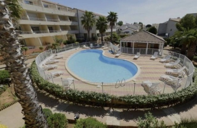 Appart Climatisé, 2 Chambres, Garage et Piscine, Proche mer et Centre Ville