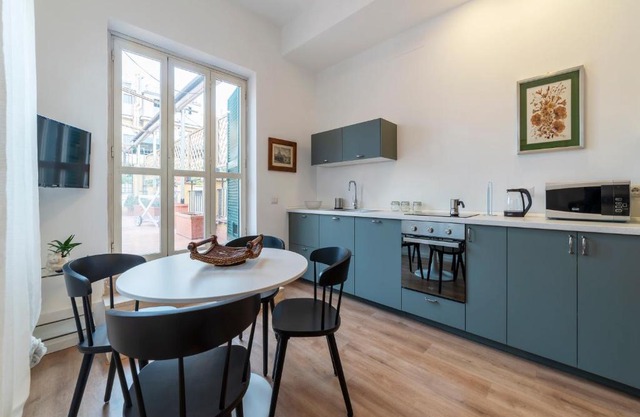 Appartamento a Borgo Pio con Ampio Terrazzo!