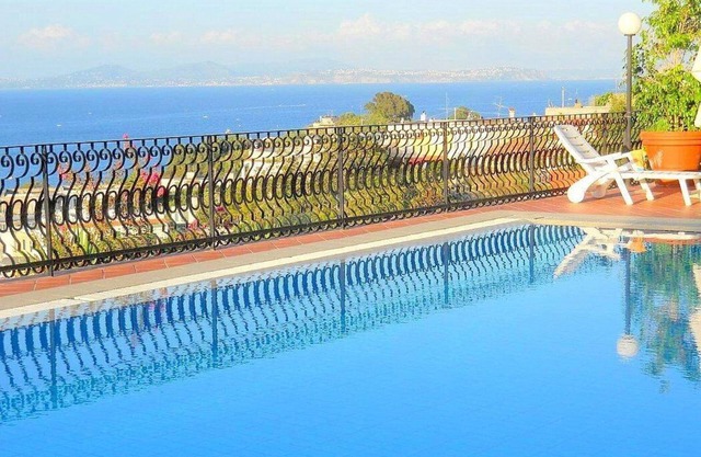 Appartamento Lindora D: A bright and elegant apartment that is part of a villa situated in a quiet location, a few minutes from the town center, with Free WI-FI.