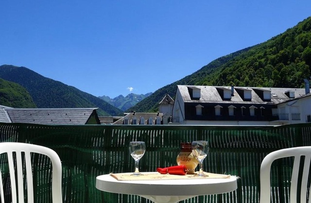 Appartement 4 pers. à Luchon - Balcons Sud, Parking et Proximité Thermes et Commerces - FR-1-313-151