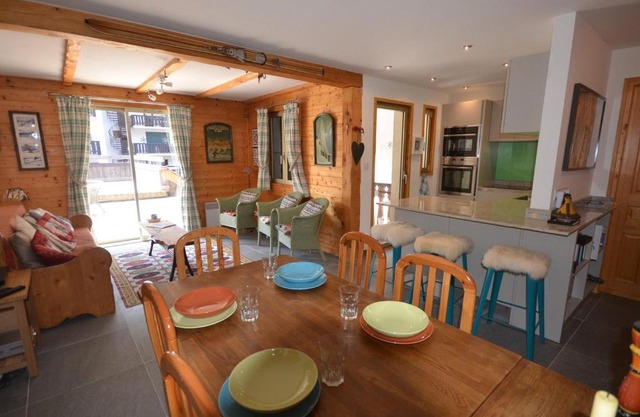 Appartement Centre Les Gets, Pied des Pistes, Belle Terrasse, 2 Ch, 1 Cabine, 6/8 Couchages - FR-1-623-99