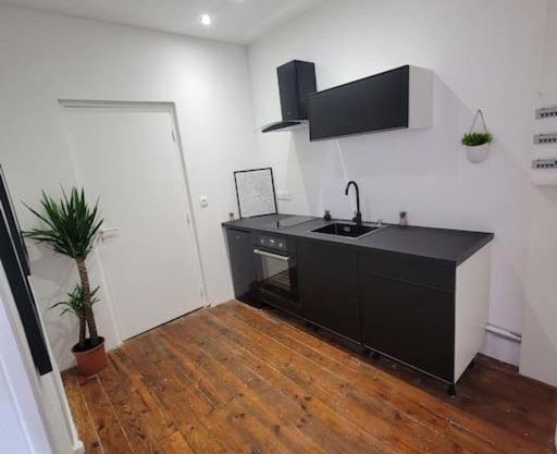 Appartement de Charme avec tomettes et Parquet