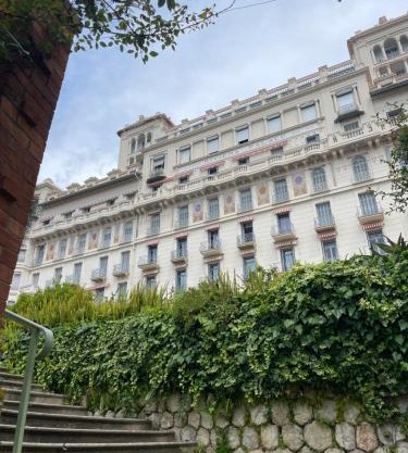 Appartement Ombragé 44m2 Riviera Palace Belle-Epoque, Restomod et Literie Prestige