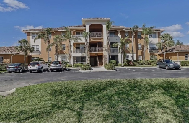 Apr - Nov 40% discounted. Luxury gated condo Porto Vista, Cape Coral