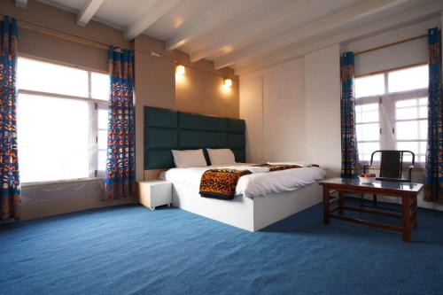 ApriQuince Lodge
