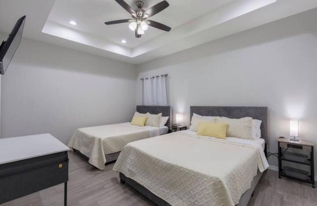 Apt.#2 Nice & Cozy 2bed 2bath