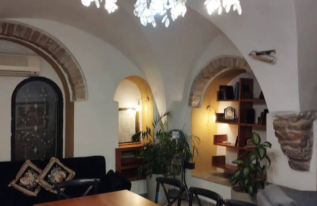 Apt in the heart of the old city overlooking the Western Wall