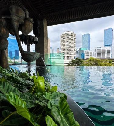 Apt Sudirman Suite 3BR With Infinity Pool & Netflix by Damaresa