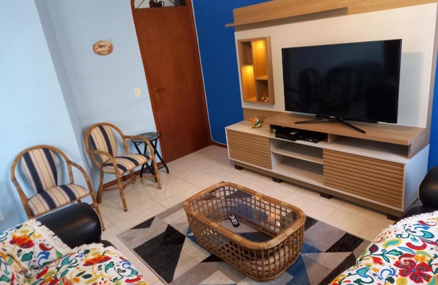 Apto 6 pessoas - Ar e Wi-Fi - praia da Enseada - Guarujá