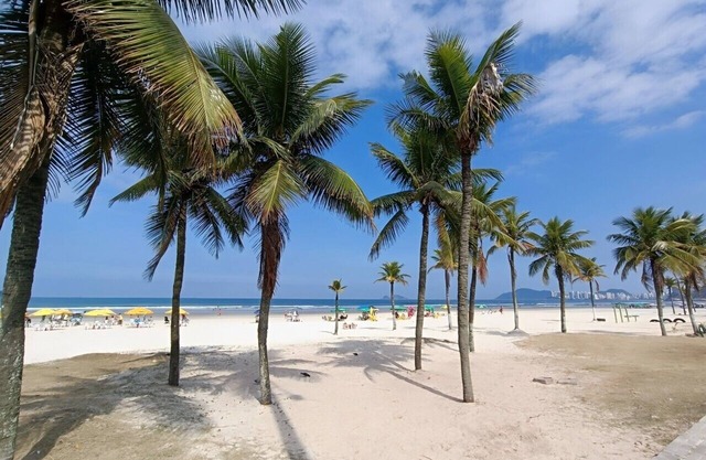 Apto Térreo - a 40 Metros da Praia da Enseada