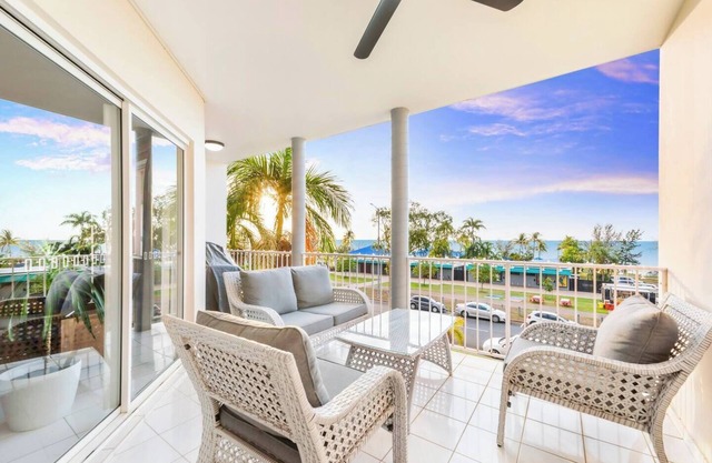 Arafura Abode Oceanfront Stay with Stunning Views