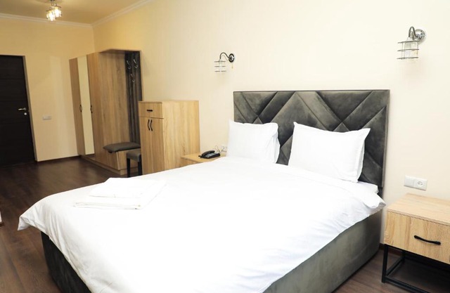 Aragast Hotel