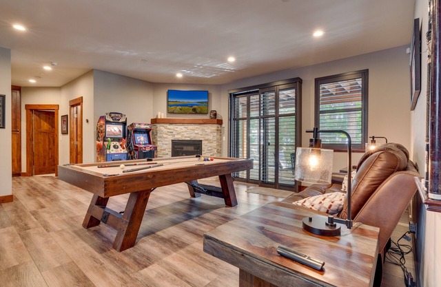 Arcades, Sauna, Spa, Pool Table, Dreamy Chefs Kitchen: The Lodge