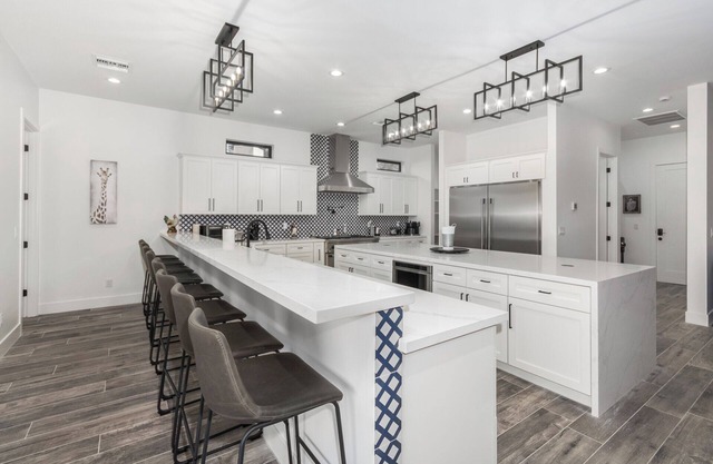 Arcadia/Biltmore 2023 Build - Heated Pool - 4 bedroom 4.5 bath - PRIME LOCATION