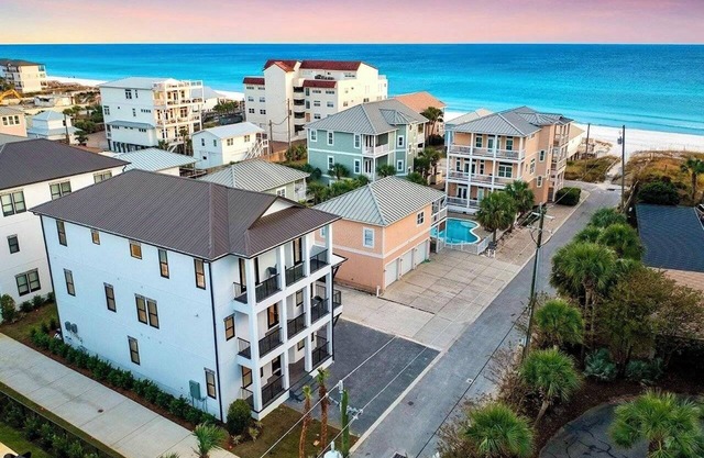 Arcadia Sands: Private Beach, Ocean Views, Pool & Hot tub, Game Room, Bunk Rooms