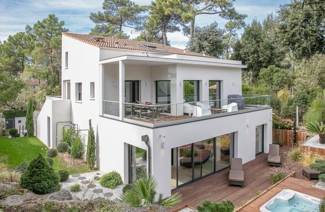 Architect-designed villa with SPA, 5 minutes from the beach!