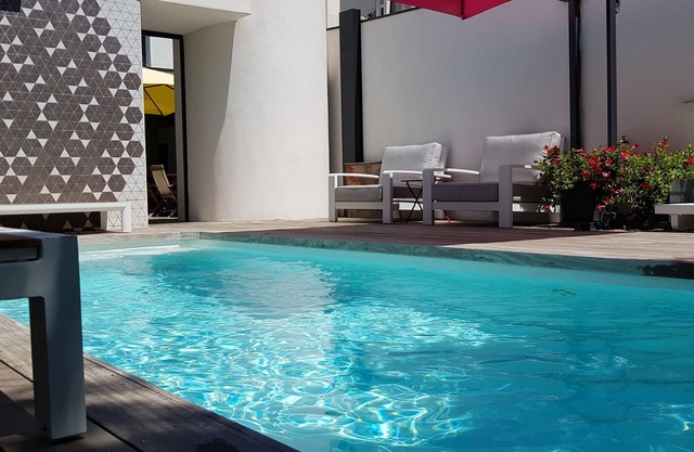 architect-designed, contemporary air-conditioned villa with heated pool