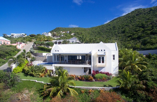 Architecturally Designed Villa in Paradise, Quiet Beach & Blue Water Views