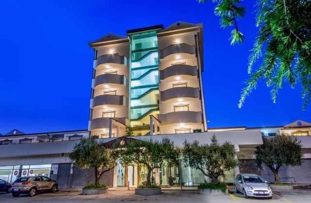 Arcom Palace