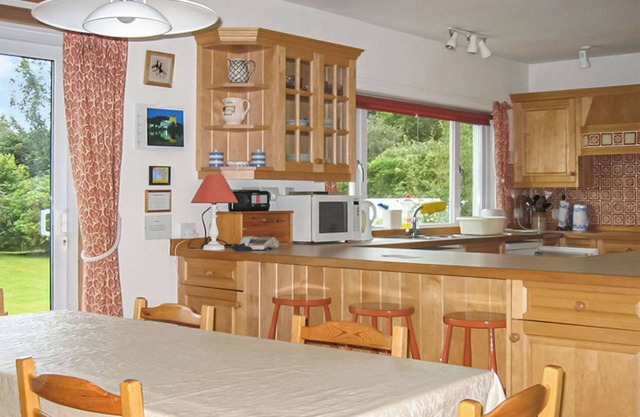 Ardshellach self-catering holiday home accommodate up to six guests in three bedrooms.