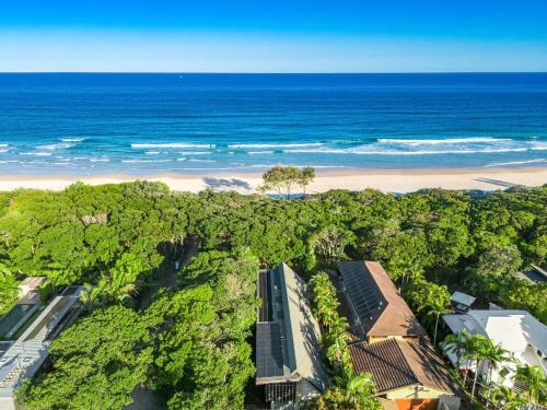 Ariels on the Beach - 4 BR beachfront home w. pool