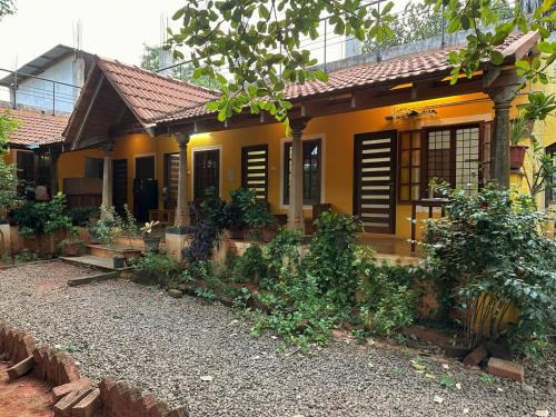 Aroni homestays