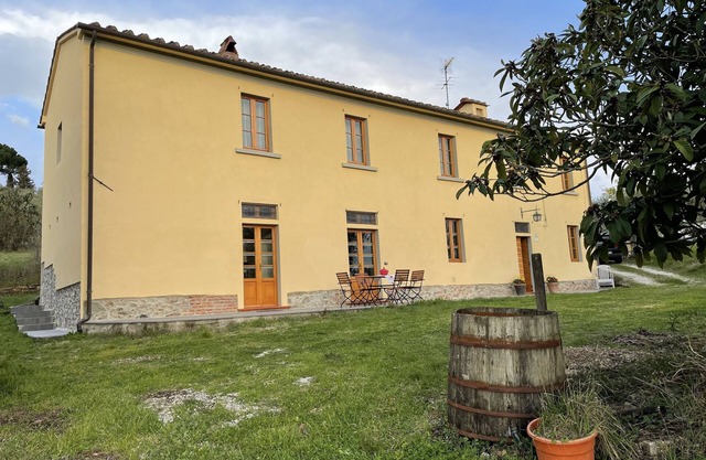 Art Apartment Agriturismo Il Vecchio Merlo The heart of the Tuscan countryside.