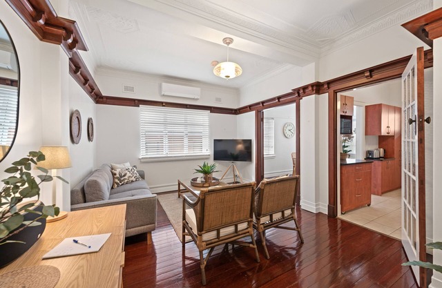 Art Deco in Ascot! ~ 2Bed/1Bath/1Car