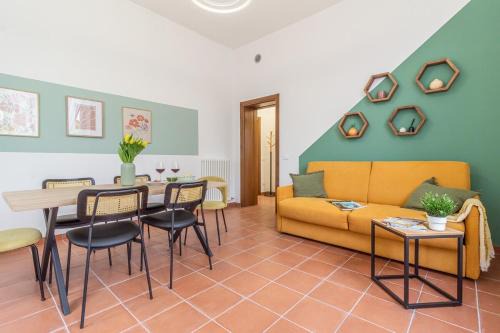 Art Nouveau Apartment With Garden Near The Station