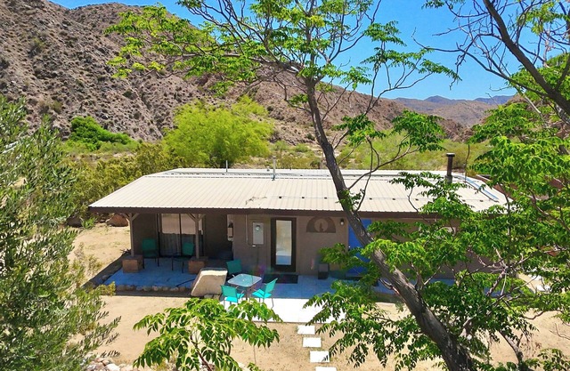 Artemis Cottage-Spacious Desert Retreat at 25 acres gated private Hidden Passage
