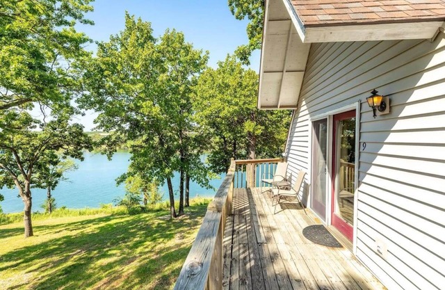 Artilla Cove Cabin 9- Lakeside- Pool & Hot Tub!