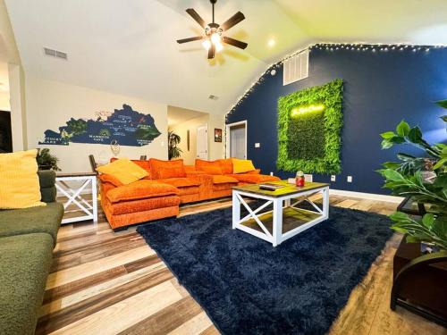 Artsy KY Themed Richmond Gem Sleeps 8 Near All