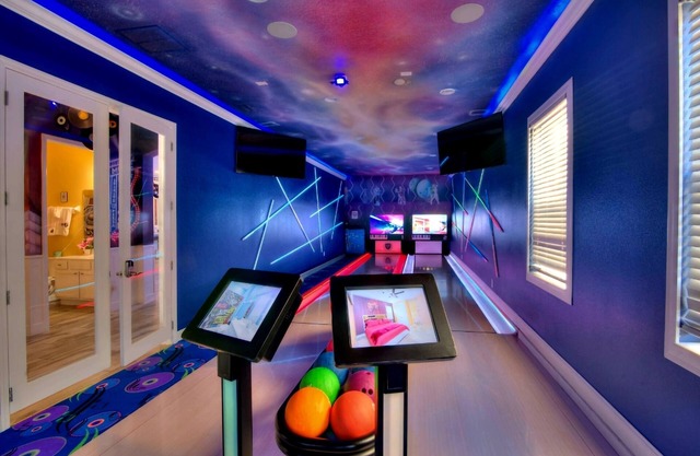As seen on TV! Music City Bowling Villa Sleeps 40!