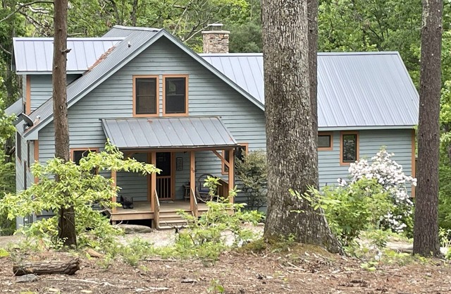 Asheville - Blue Ridge Parkway Home, with hottub & grill.
