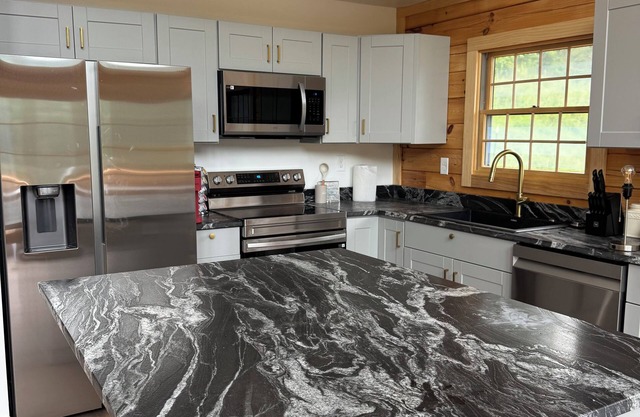 Asheville~Dutch Cove~ Contemporary Log Cabin~LUXE