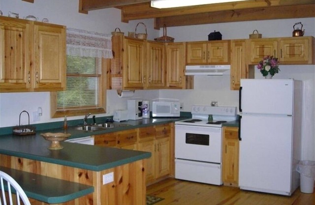 Asheville - Mountain Laurel Cabin - Secluded Mountain Getaway