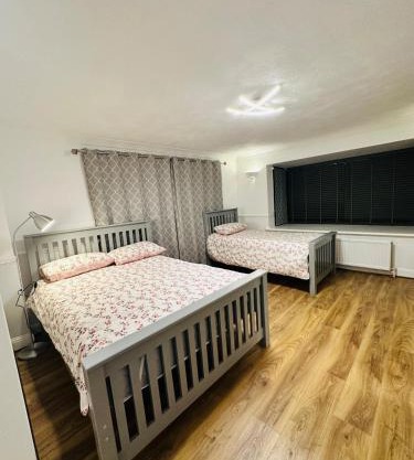 Ashsons Cosy Studio Apartment Free Parking For Car or Small Van Only