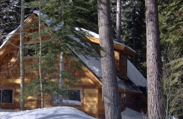 Aspen Hollow PMA - Stunning, Secluded Riverfront Home with Hot Tub