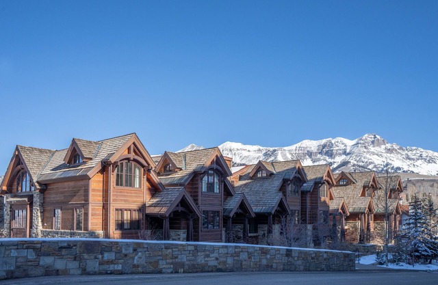 ASPENS AT COURCHEVAL- Unbeatable Ski Access, Views & Hot Tub