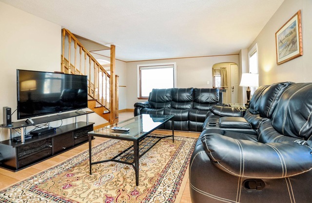 Aster house-4 BR-1.5 Bath;2 miles to Mayo Clinic-Mayo Patient Furnished Home
