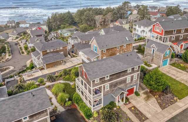 Astonishing Ocean Views from this Hilltop Three-Story Luxury Home with Hot Tub!