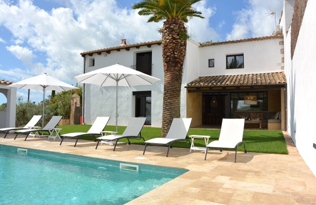 At 10 minutes drive/Sitges Masia Las Moreras New 100% Tradition & Comodity