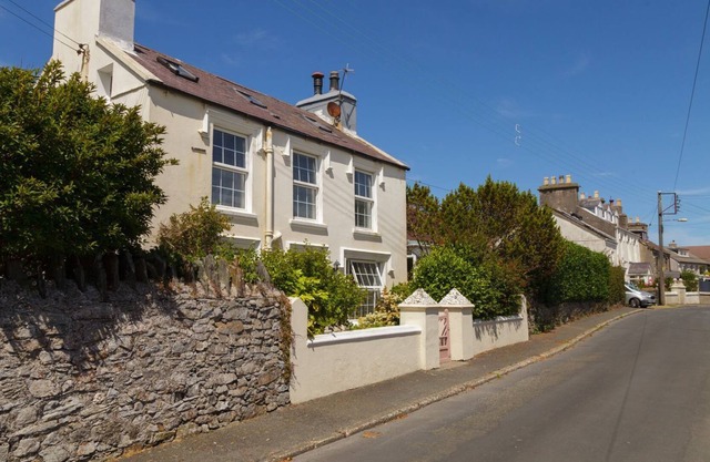 At Pargys is a charming, mid-1800s cottage, enjoying an enviable position in the peaceful hamlet of