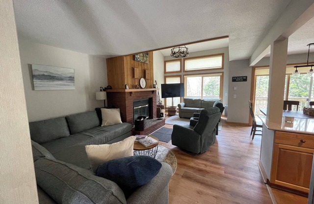 At the Base of Mount Snow! Family friendly 3 bedroom townhouse!