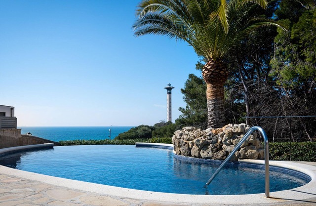 AT033 La Siesta: Villa con A/A, wifi, parking y piscina privada