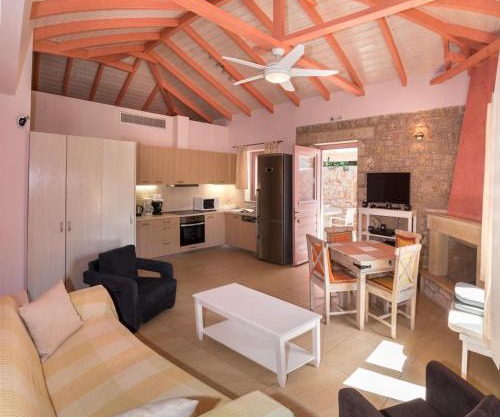 Athena's cottage Stoupa