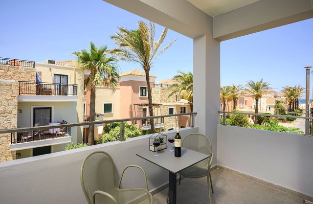 Athina Suites | 1BD chic apartments w/shared pool