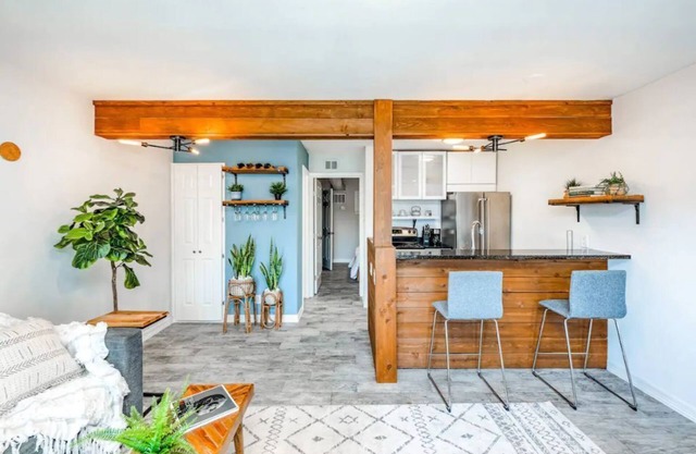 {ATX BOHO CHIC Condo} W 6th St, Pool, Walk or Ride to Downtown, Zilker, and ACL
